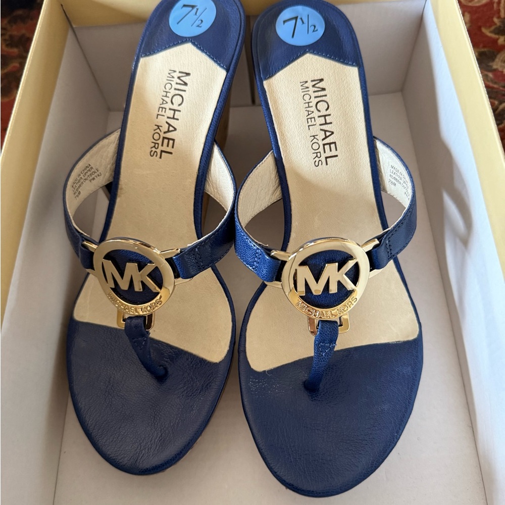 Michael Kors Blue Thong Sandals with Gold Logo - Picture 6 of 7